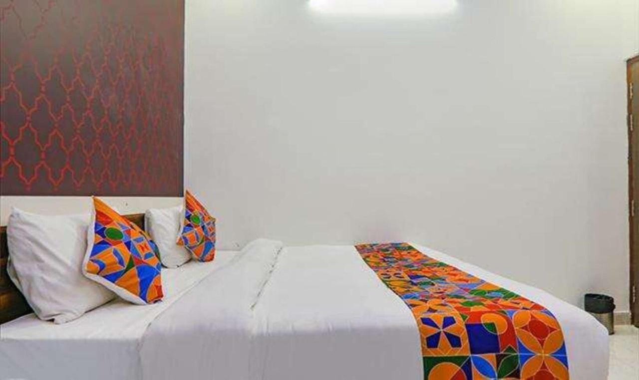 Hotel Fabexpress Ss Grand Banthra Sikandarpur Exteriér fotografie