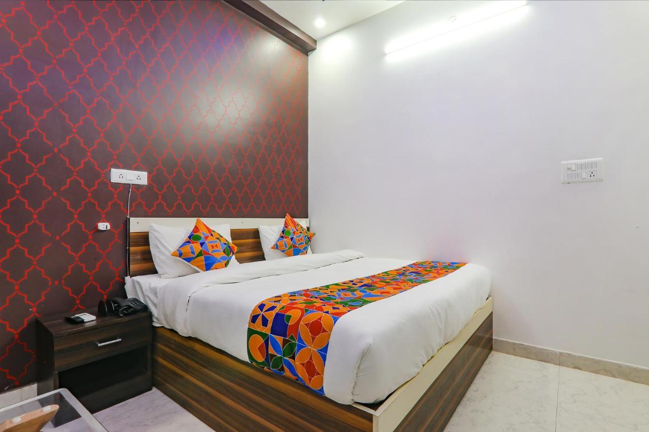 Hotel Fabexpress Ss Grand Banthra Sikandarpur Exteriér fotografie