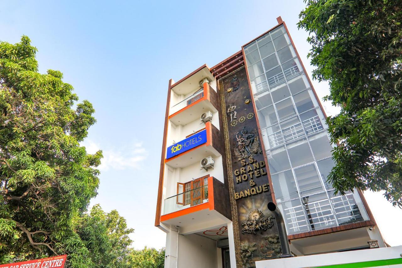 Hotel Fabexpress Ss Grand Banthra Sikandarpur Exteriér fotografie
